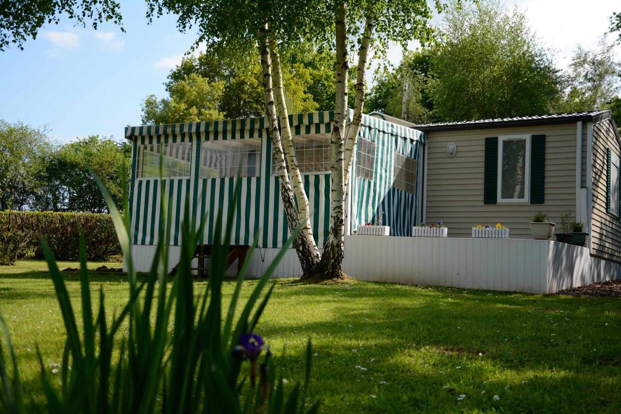 Camping Smile & Braudieres Mézières-sous-Lavardin الغرفة الصورة